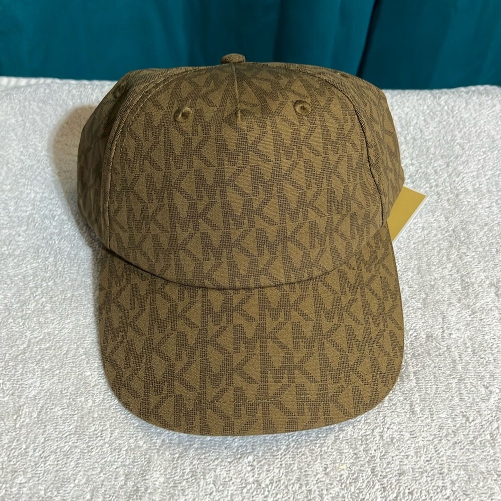 Micheal Kors hat
